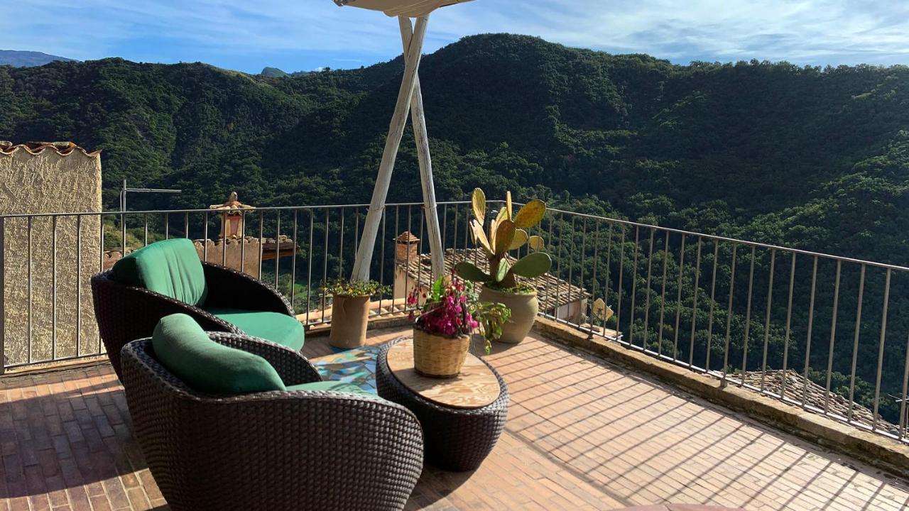 Albergo Diffuso Ecobelmonte ベルモンテ・カーラブロ エクステリア 写真