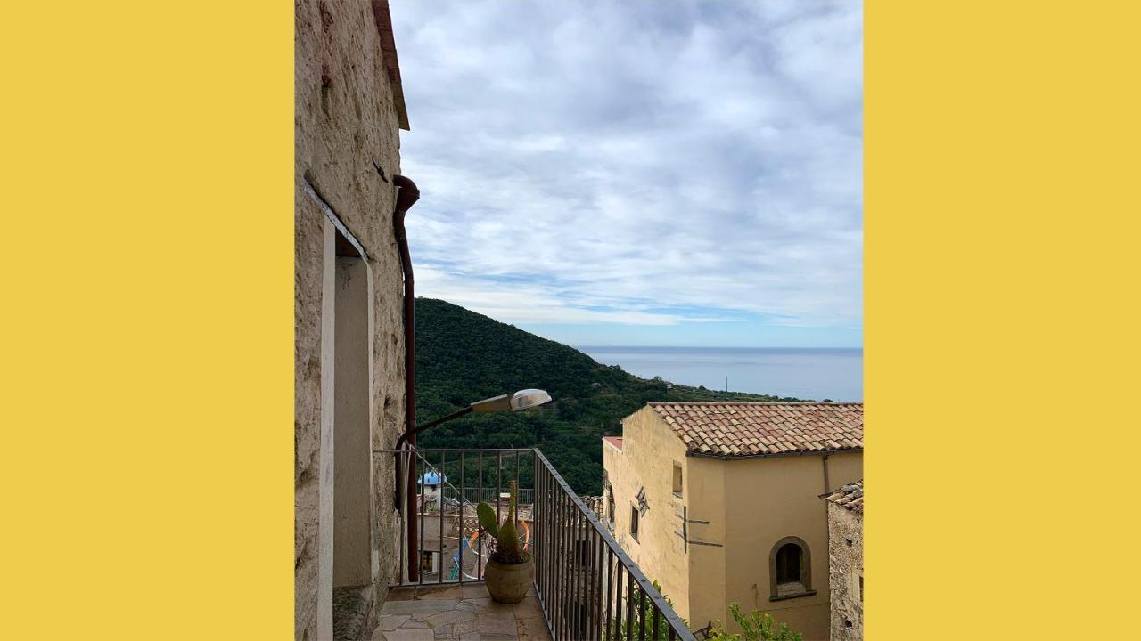 Albergo Diffuso Ecobelmonte ベルモンテ・カーラブロ エクステリア 写真