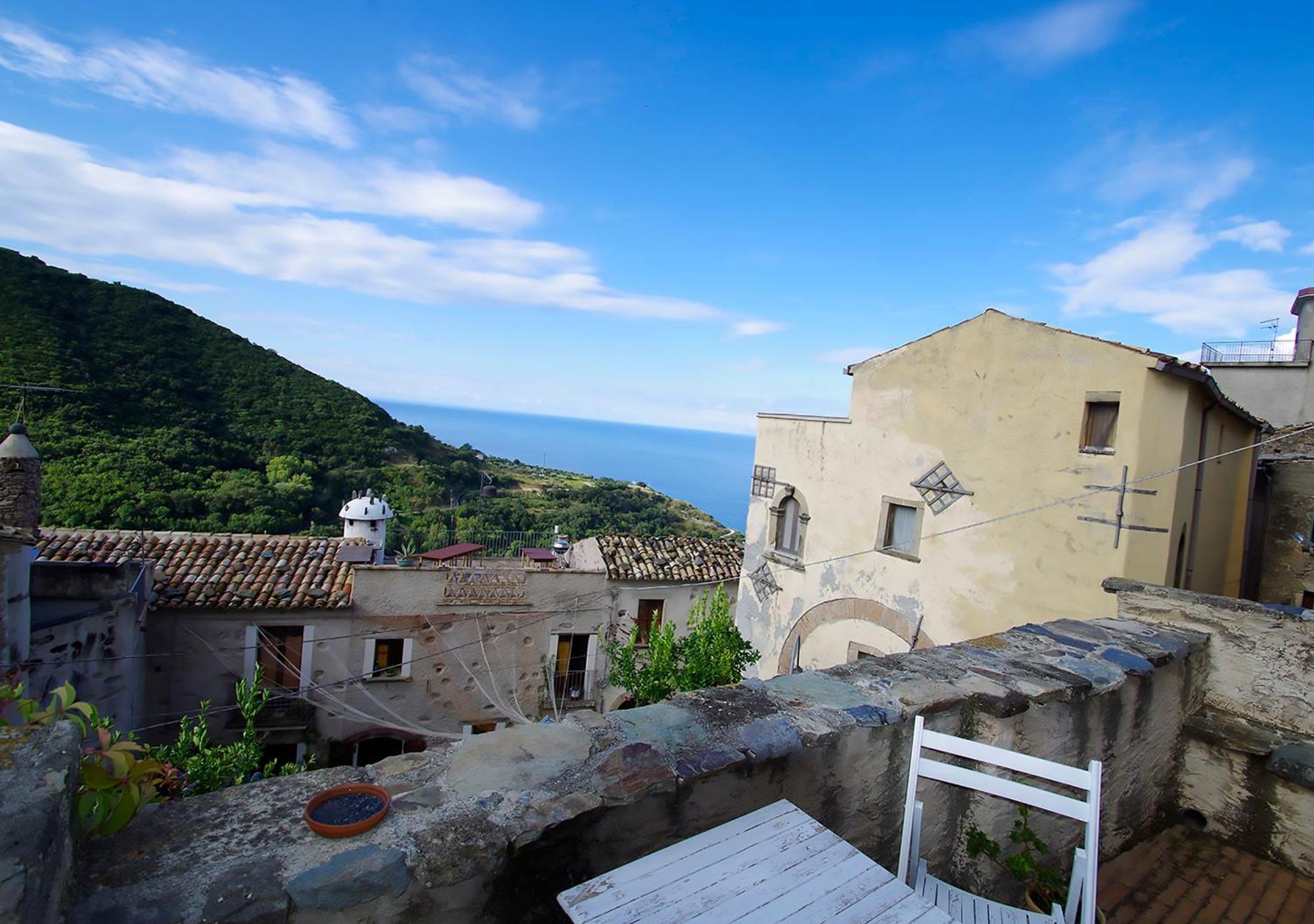 Albergo Diffuso Ecobelmonte ベルモンテ・カーラブロ エクステリア 写真