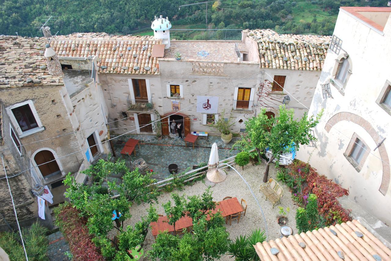Albergo Diffuso Ecobelmonte ベルモンテ・カーラブロ エクステリア 写真